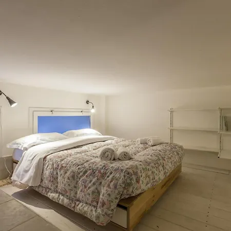 All'ombra Della Luna, By Short Holidays Bologne