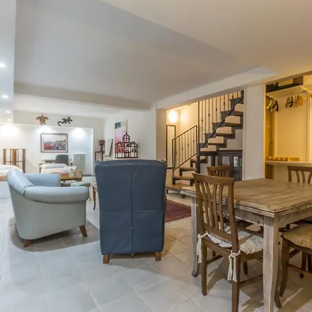 All'ombra Della Luna, By Short Holidays * Bolonia