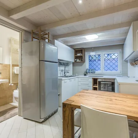 All'ombra Della Luna, By Short Holidays * Bolonia