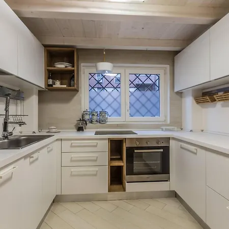 Apartament All'ombra Della Luna, By Short Holidays