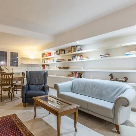 Apartament All'ombra Della Luna, By Short Holidays *