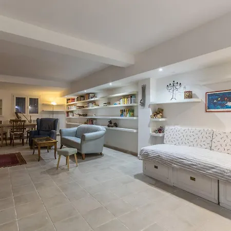 Apartament All'ombra Della Luna, By Short Holidays