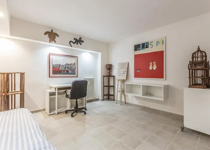 All'ombra Della Luna, By Short Holidays *