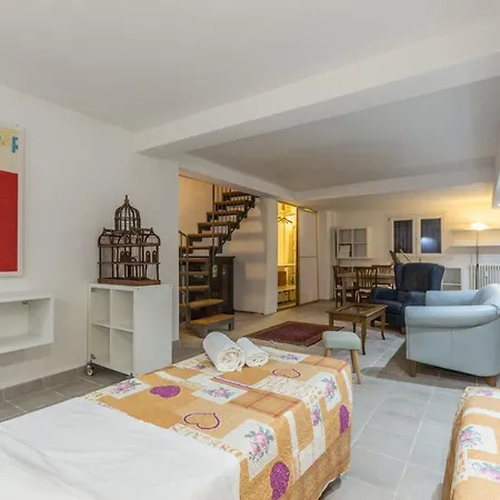 Apartment All'ombra Della Luna, By Short Holidays Bologna