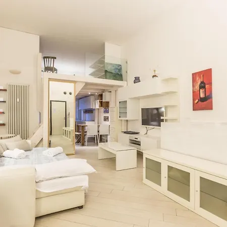 Apartment All'ombra Della Luna, By Short Holidays