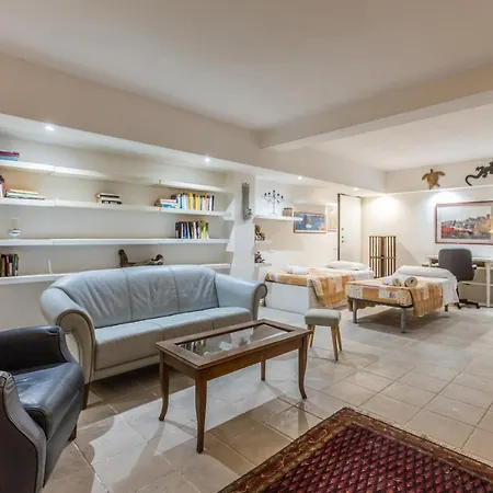 Apartment All'ombra Della Luna, By Short Holidays
