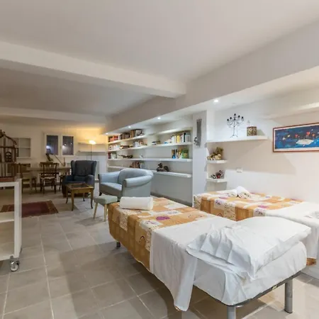 Apartment All'ombra Della Luna, By Short Holidays