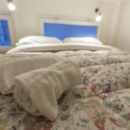 All'ombra Della Luna, By Short Holidays *