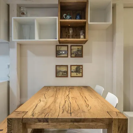 All'ombra Della Luna, By Short Holidays Apartment *