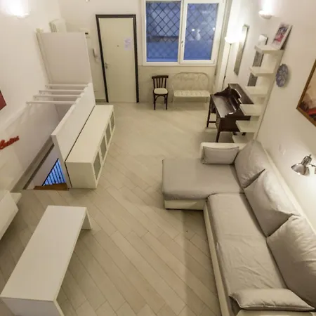 Apartment All'ombra Della Luna, By Short Holidays