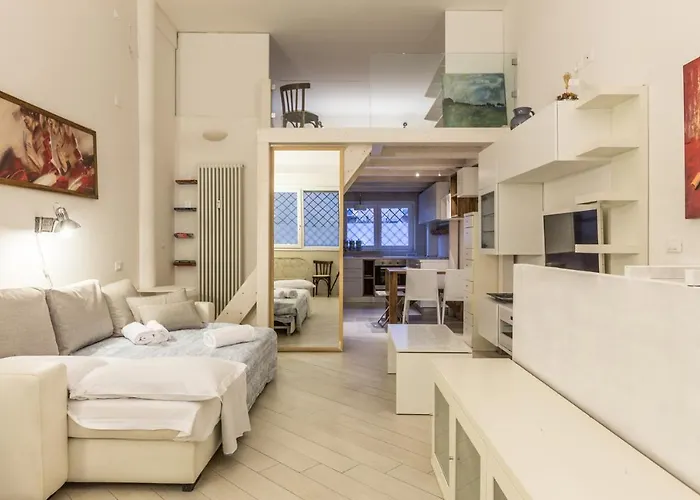 All'ombra Della Luna, By Short Holidays Bologna