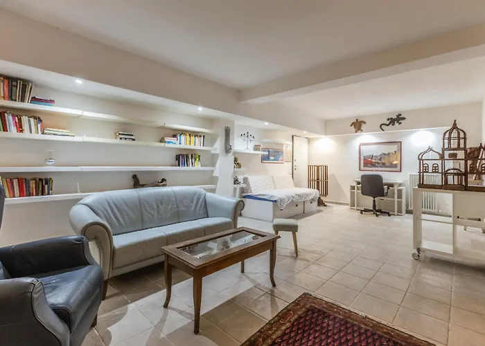 All'ombra Della Luna, By Short Holidays *